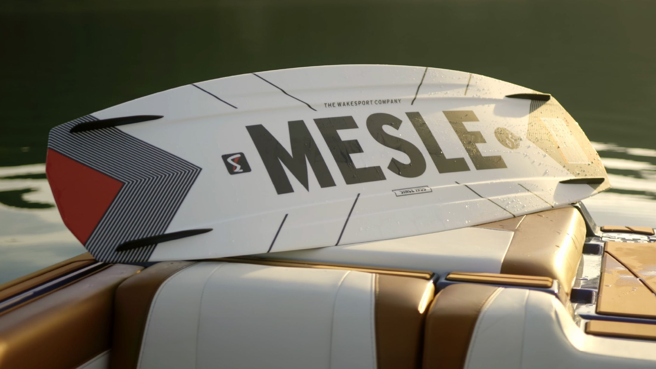 MESLE Wakeboard Set Pilot 138cm in red with Maxx binding, professional wakeboard for boat & cableway, video thumbnail