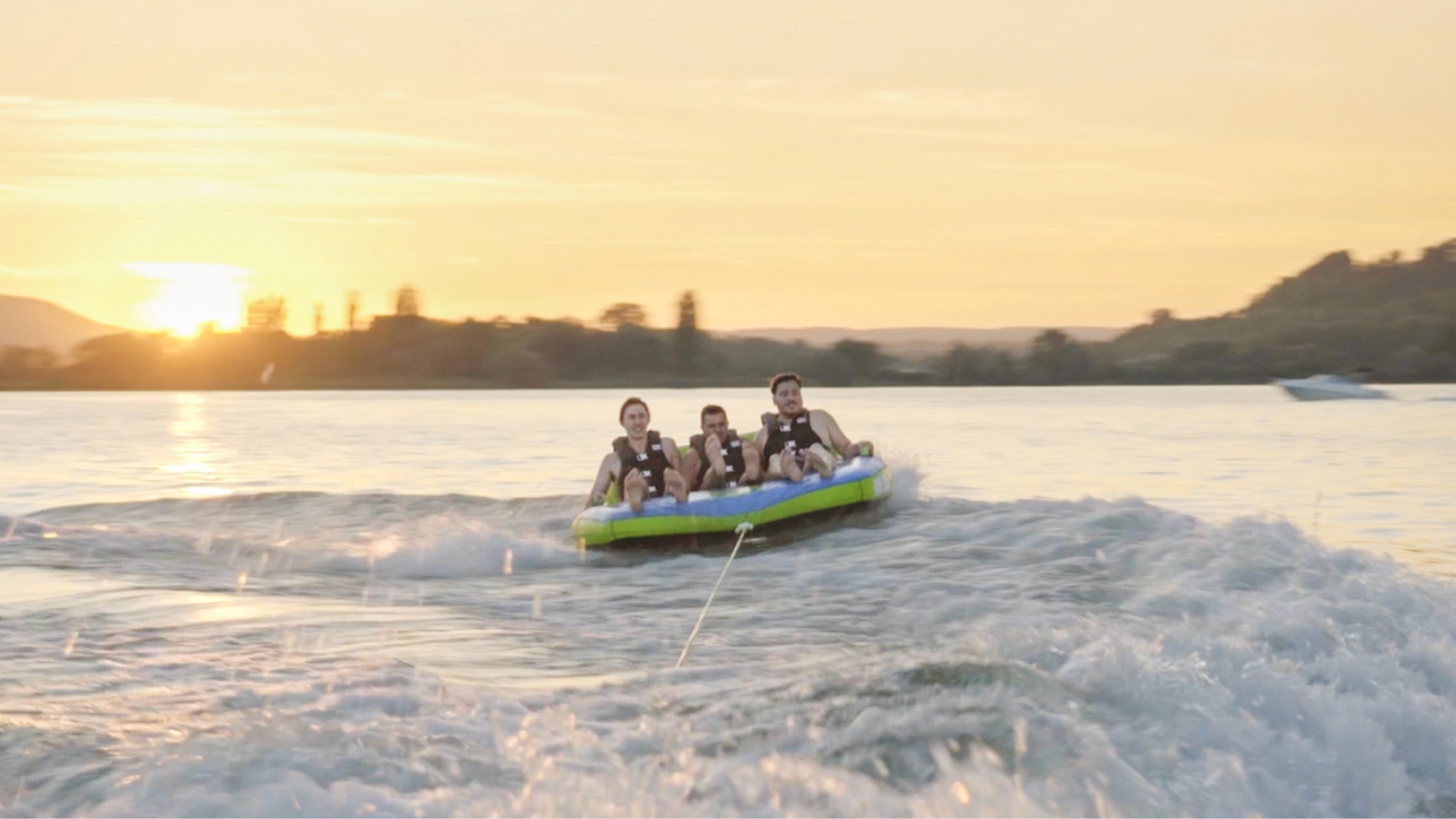 Mesle Tube Bumper Set in grün blau mit Leine 3 Personen Funtube Boot & Jetski, Wasserreifen, Video Thumbnail