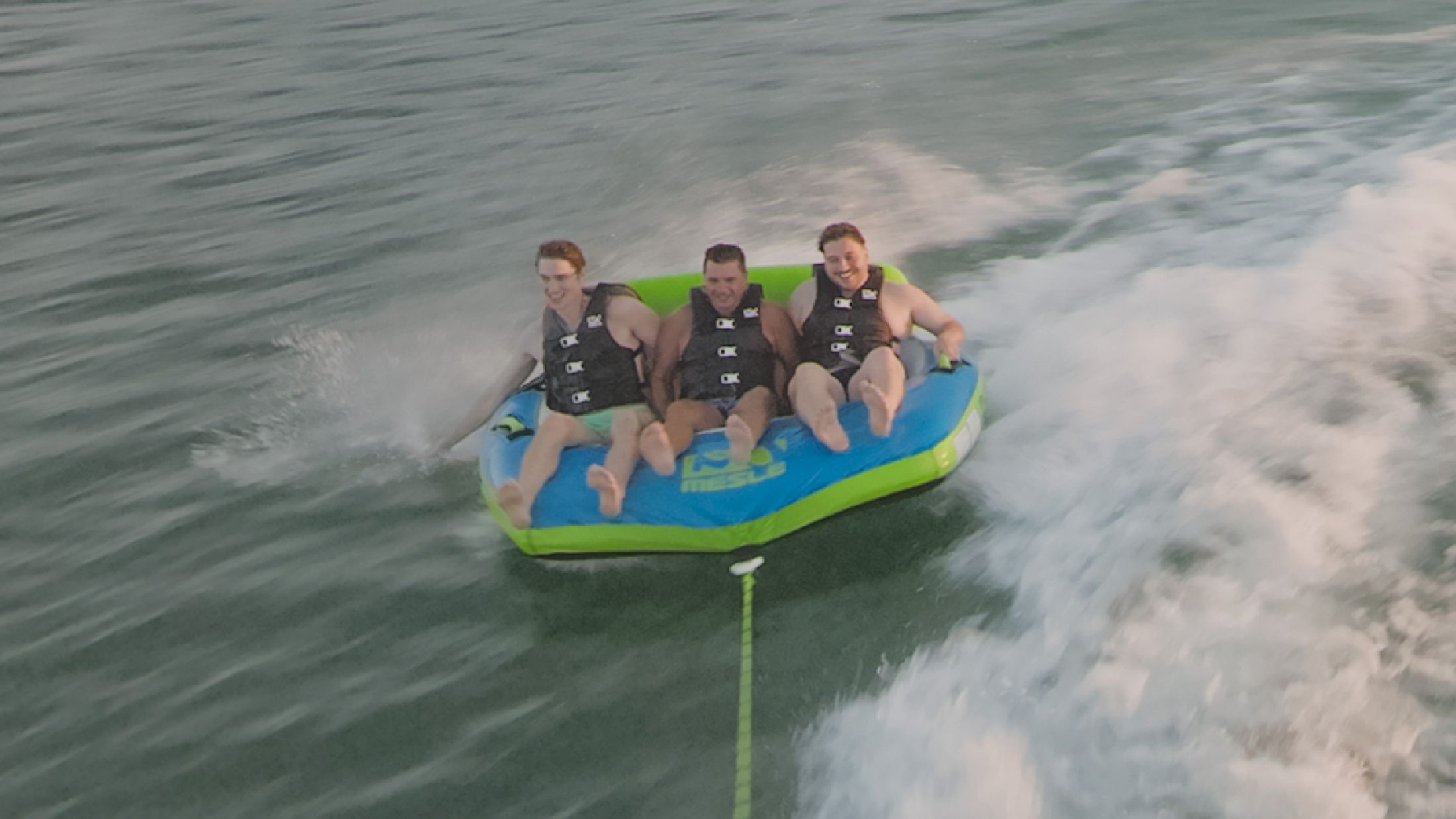 Mesle Tube Bumper Set in grün blau mit Leine 3 Personen Funtube Boot & Jetski, Wasserreifen, Video Thumbnail
