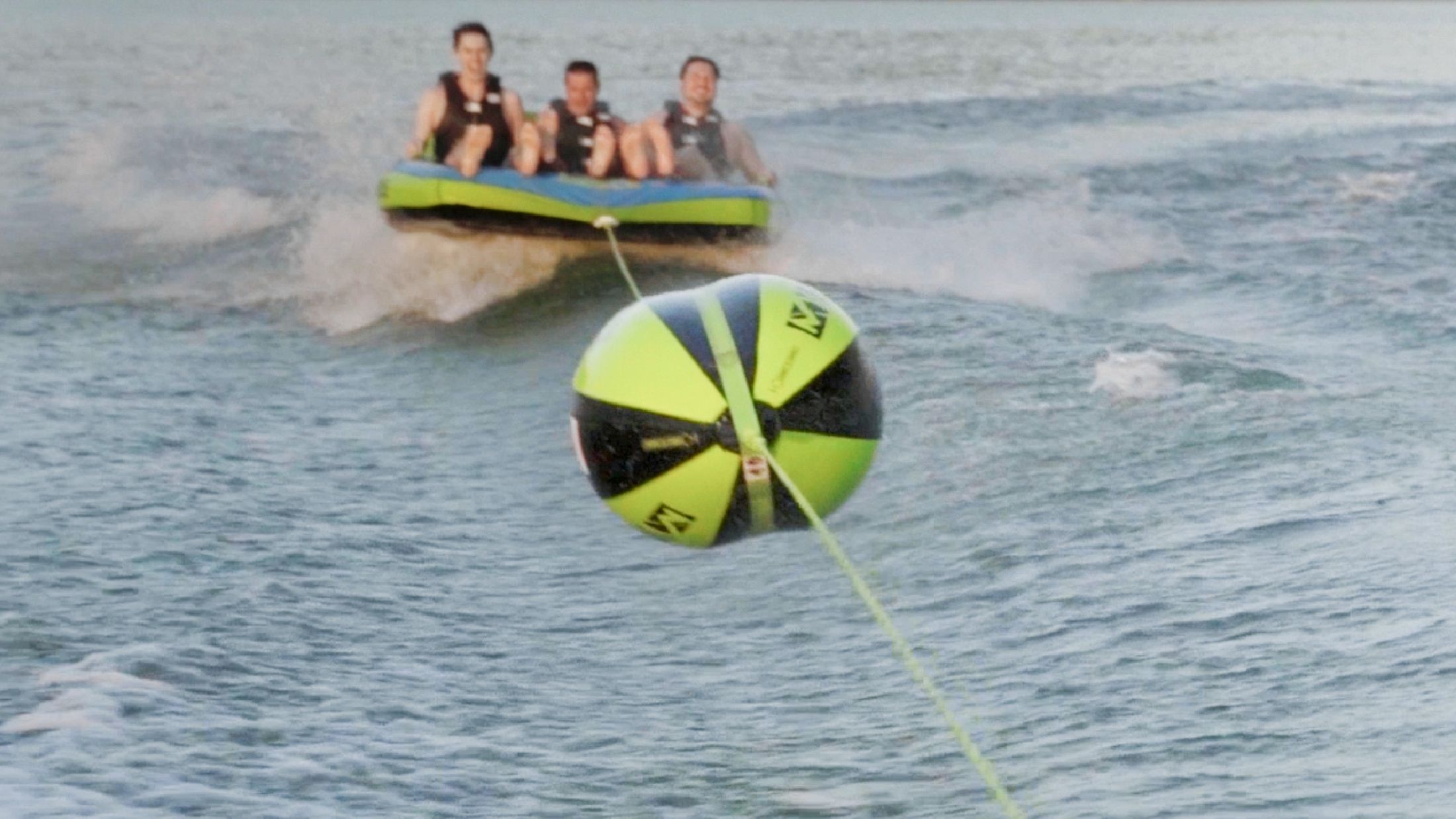 MESLE Tube Protoy Ball in green for 4 persons, with leash, less water resistance, more riding fun, video thumbnail